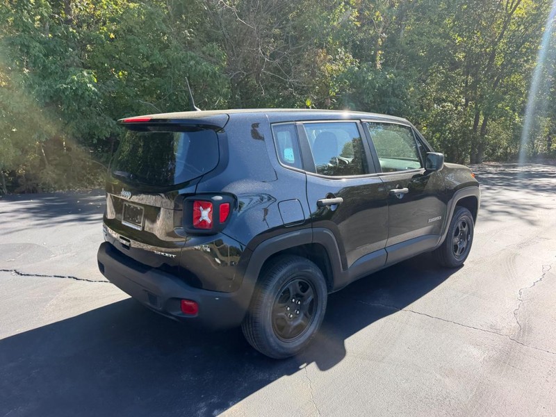 Jeep Renegade Vehicle Image 03