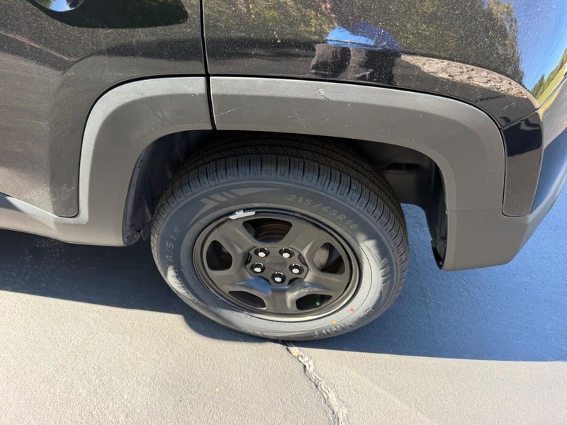 Jeep Renegade Vehicle Image 06