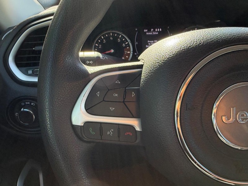 Jeep Renegade Vehicle Image 11