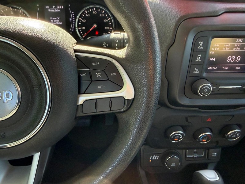 Jeep Renegade Vehicle Image 12