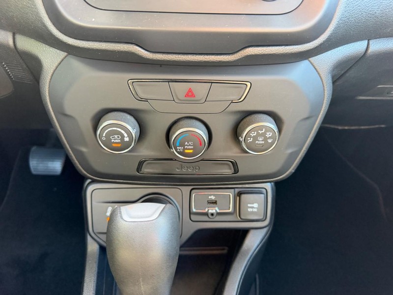 Jeep Renegade Vehicle Image 14