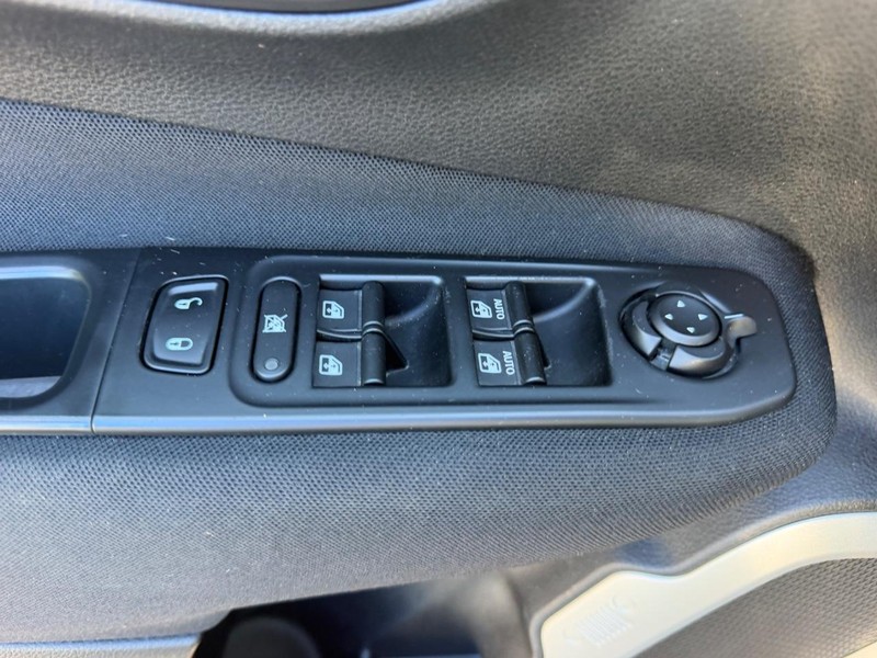 Jeep Renegade Vehicle Image 17