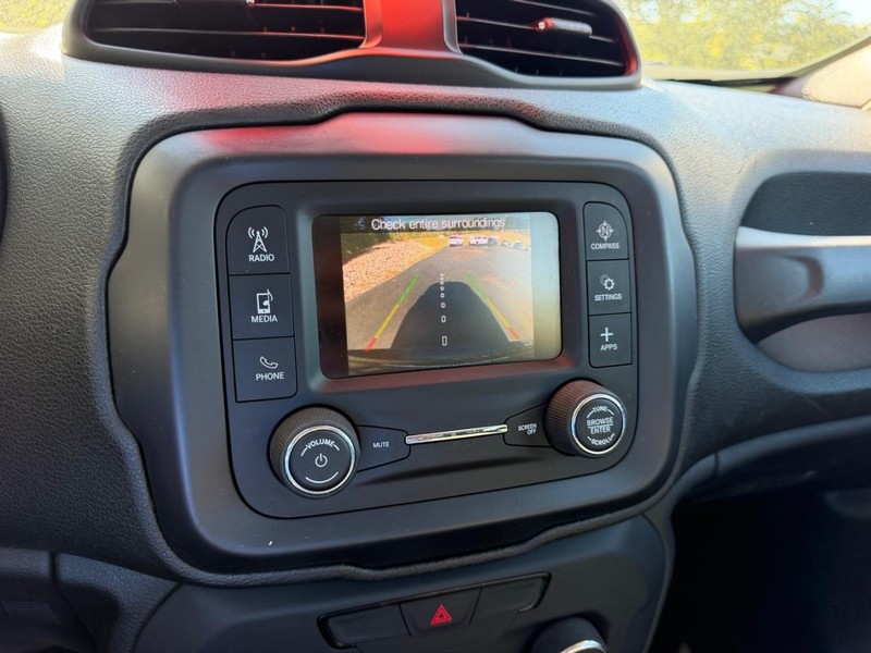 Jeep Renegade Vehicle Image 20