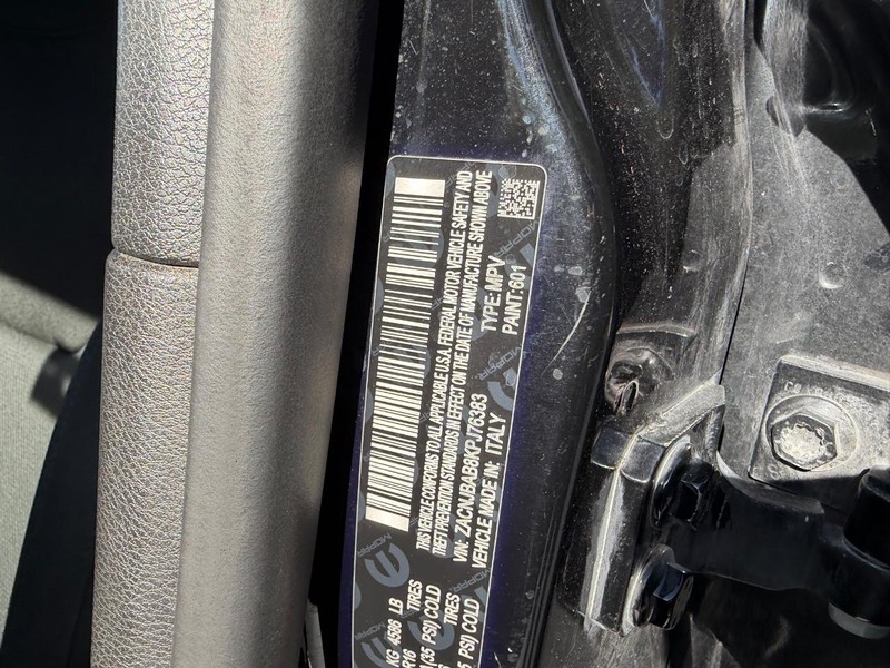 Jeep Renegade Vehicle Image 21