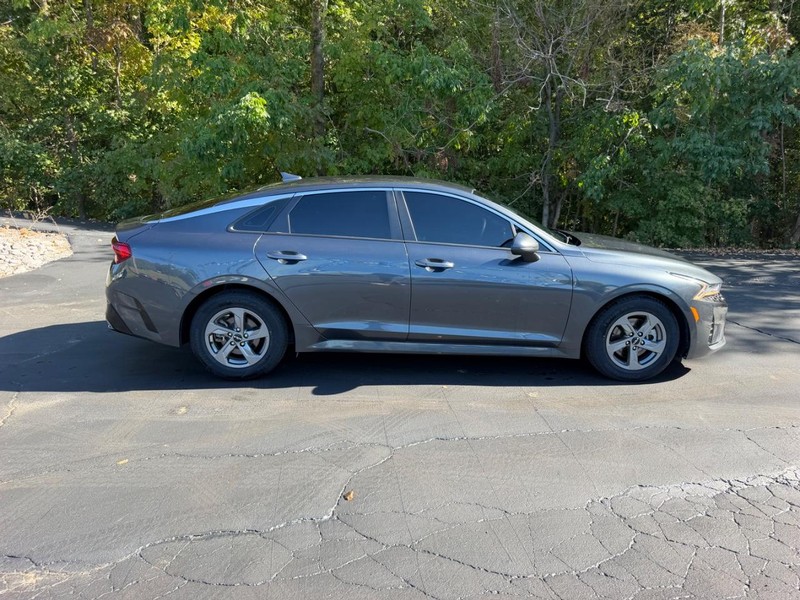 Kia K5 Vehicle Image 02