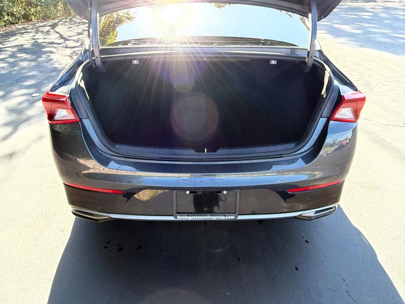 Kia K5 Vehicle Image 05