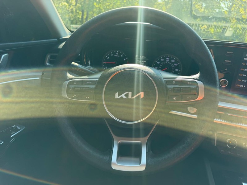 Kia K5 Vehicle Image 09