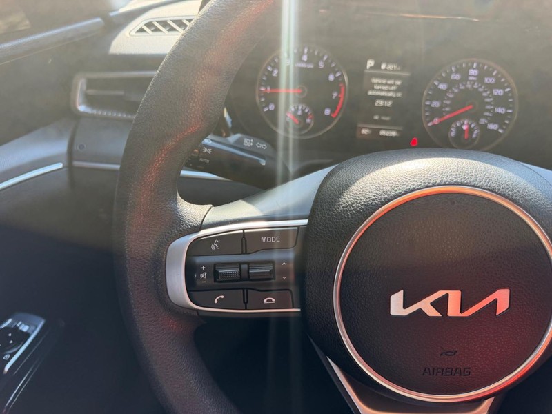 Kia K5 Vehicle Image 10