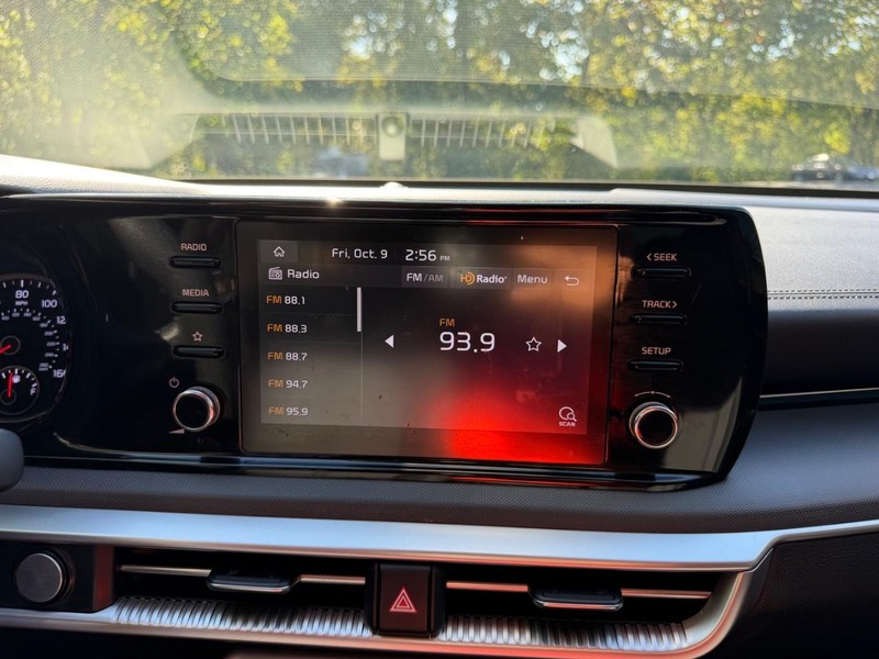 Kia K5 Vehicle Image 12