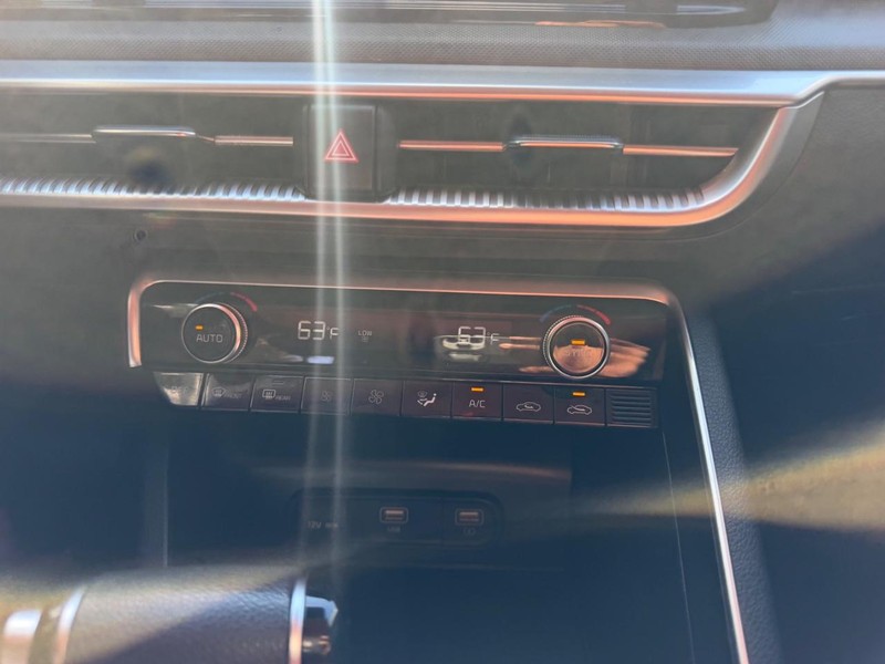 Kia K5 Vehicle Image 13