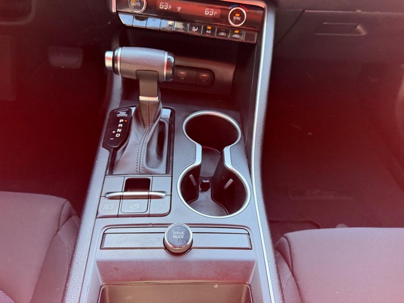 Kia K5 Vehicle Image 14