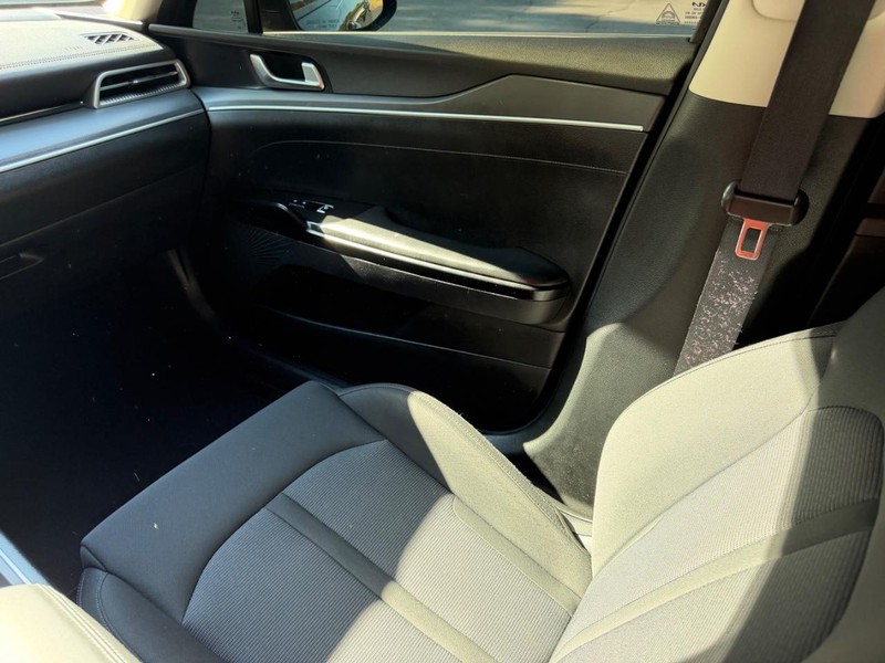 Kia K5 Vehicle Image 15