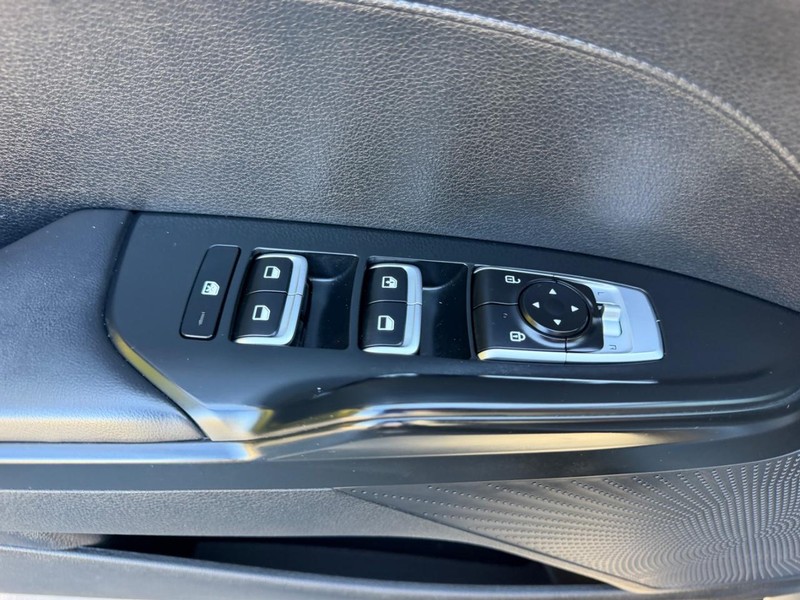 Kia K5 Vehicle Image 16