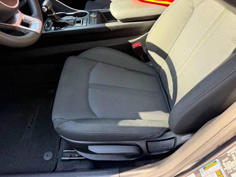Kia K5 Vehicle Image 17