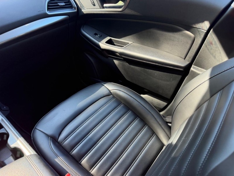 Ford Edge Vehicle Image 16
