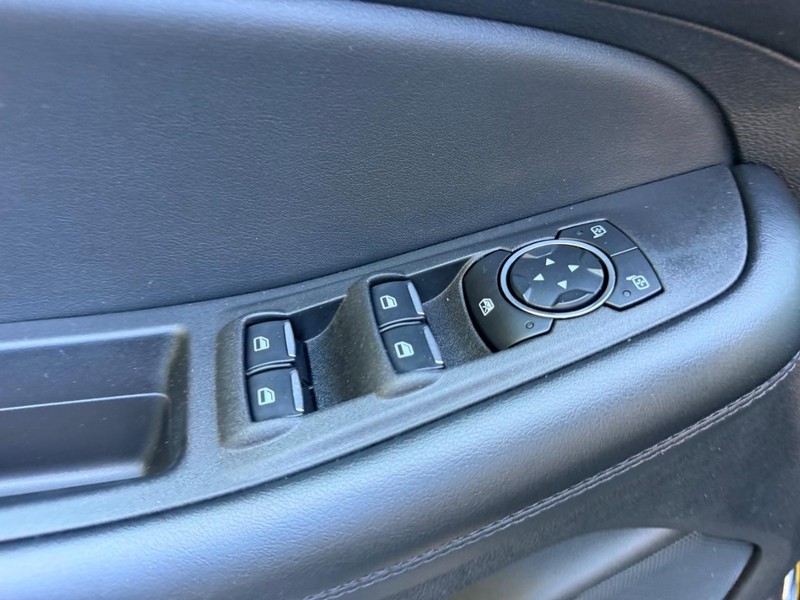 Ford Edge Vehicle Image 17
