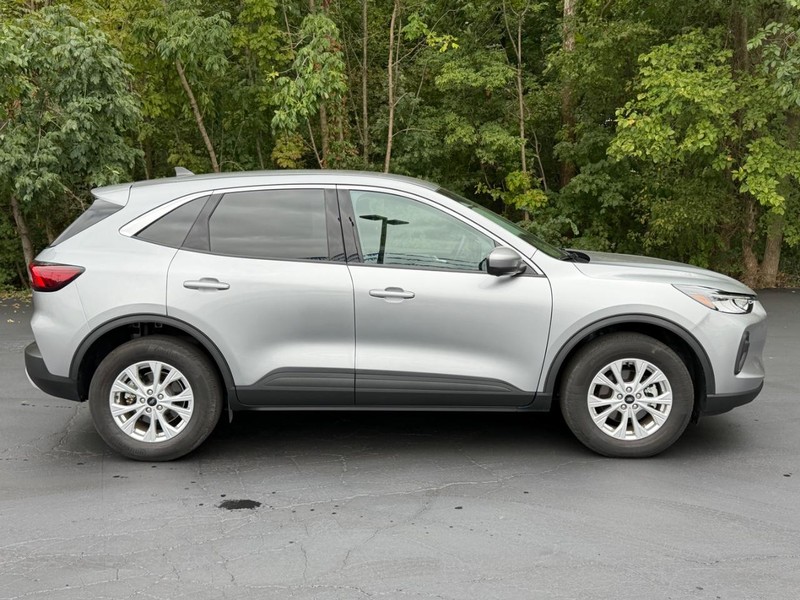 Ford Escape Vehicle Image 02
