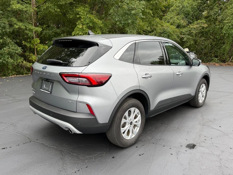 Ford Escape Vehicle Image 03