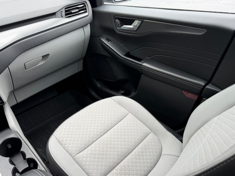 Ford Escape Vehicle Image 16