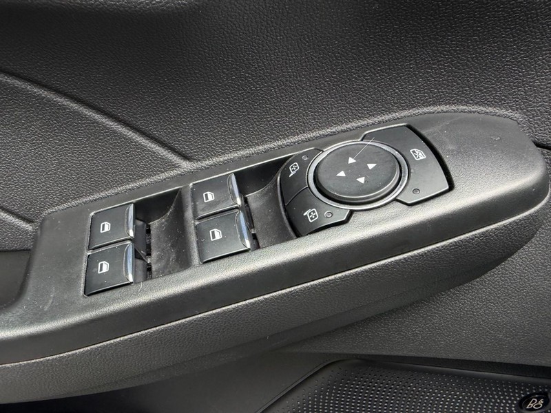 Ford Escape Vehicle Image 17