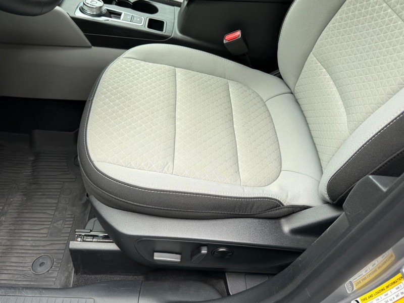 Ford Escape Vehicle Image 19