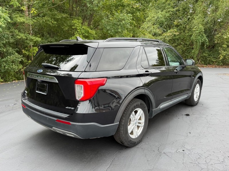 Ford Explorer Vehicle Image 03