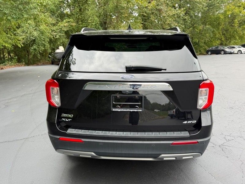 Ford Explorer Vehicle Image 04