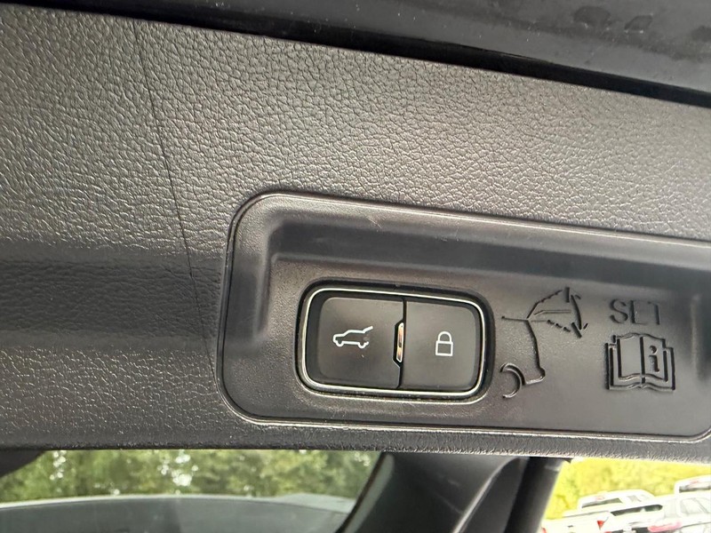 Ford Explorer Vehicle Image 06