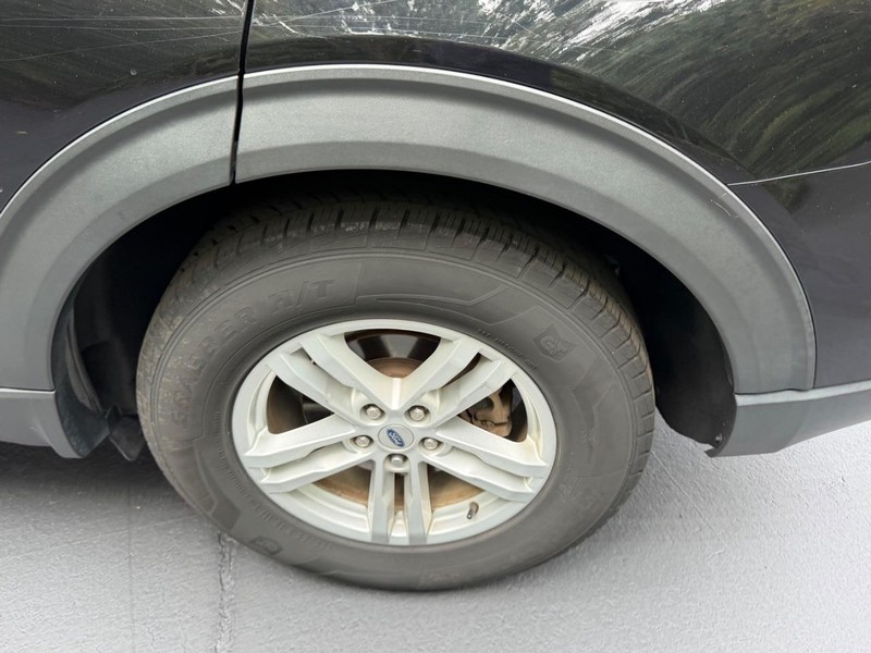 Ford Explorer Vehicle Image 07