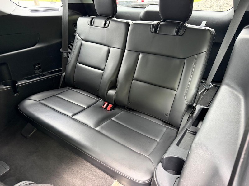 Ford Explorer Vehicle Image 08