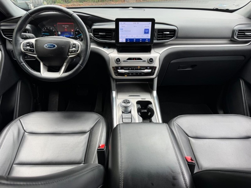 Ford Explorer Vehicle Image 11