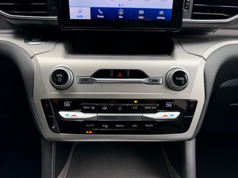 Ford Explorer Vehicle Image 16