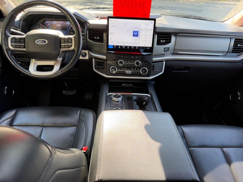 Ford Expedition Max Vehicle Image 11