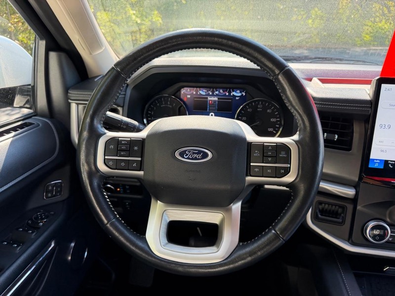 Ford Expedition Max Vehicle Image 12