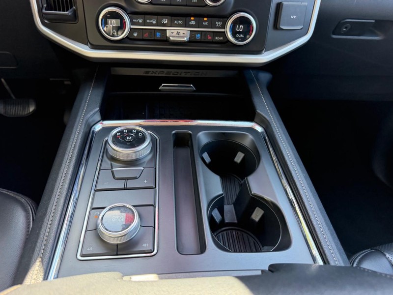 Ford Expedition Max Vehicle Image 17