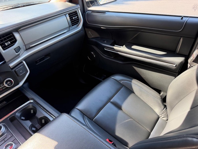 Ford Expedition Max Vehicle Image 18