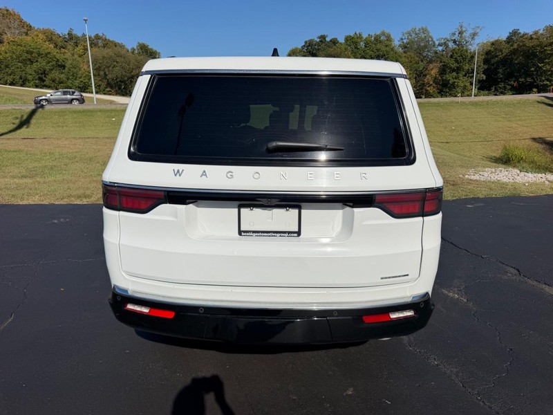 Jeep Wagoneer L Vehicle Image 04