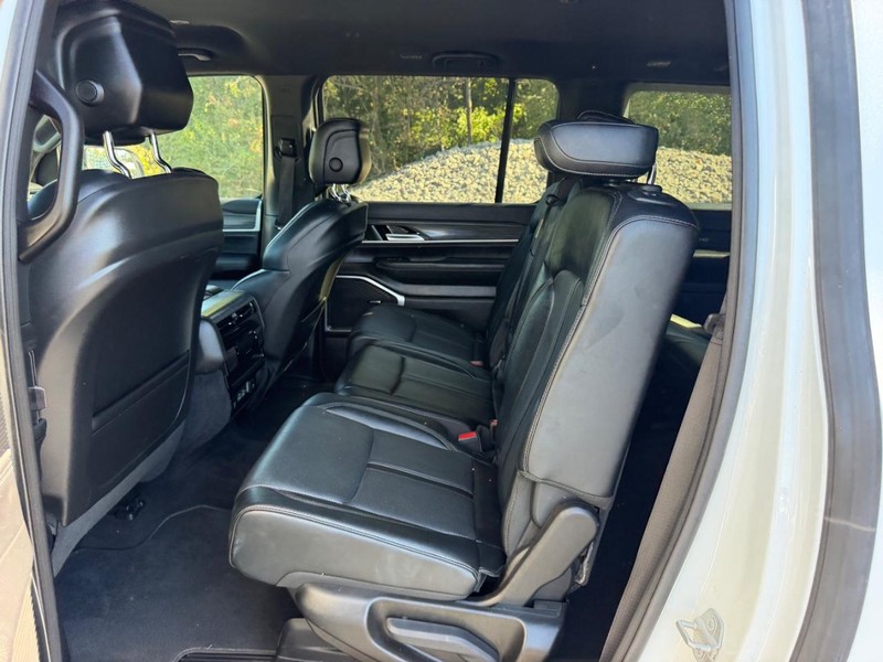 Jeep Wagoneer L Vehicle Image 07