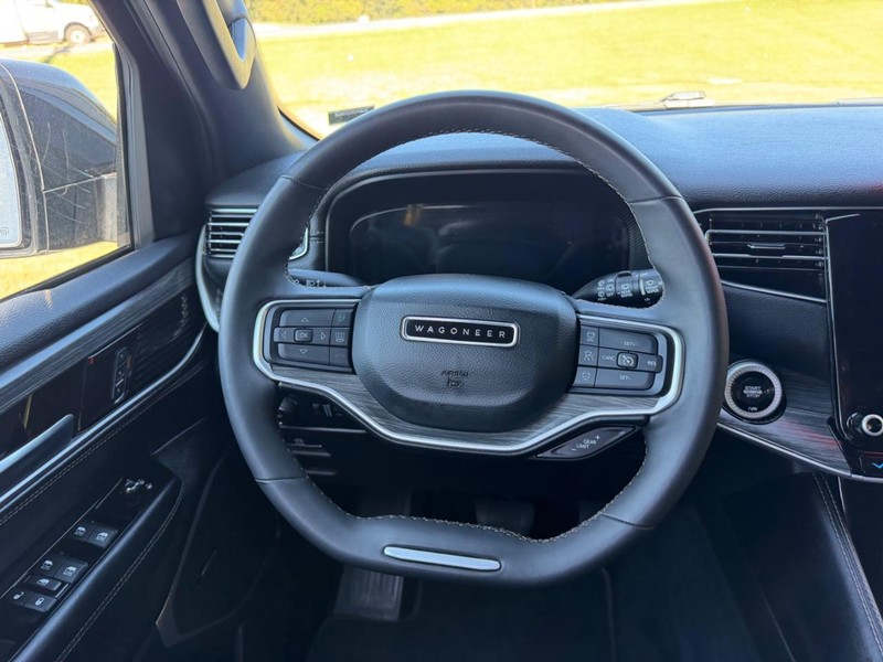 Jeep Wagoneer L Vehicle Image 10