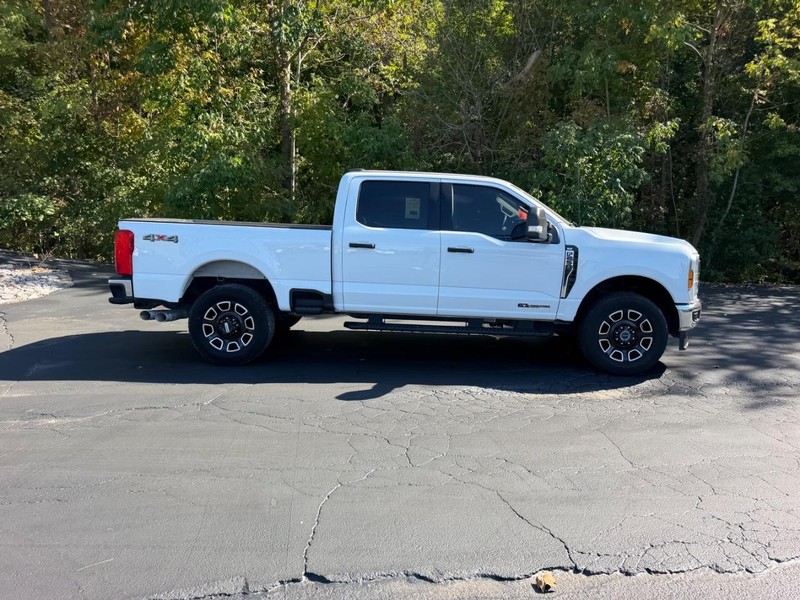 Ford Super Duty F-250 SRW Vehicle Image 02