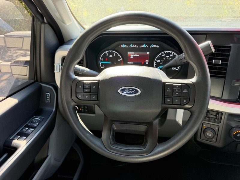 Ford Super Duty F-250 SRW Vehicle Image 09