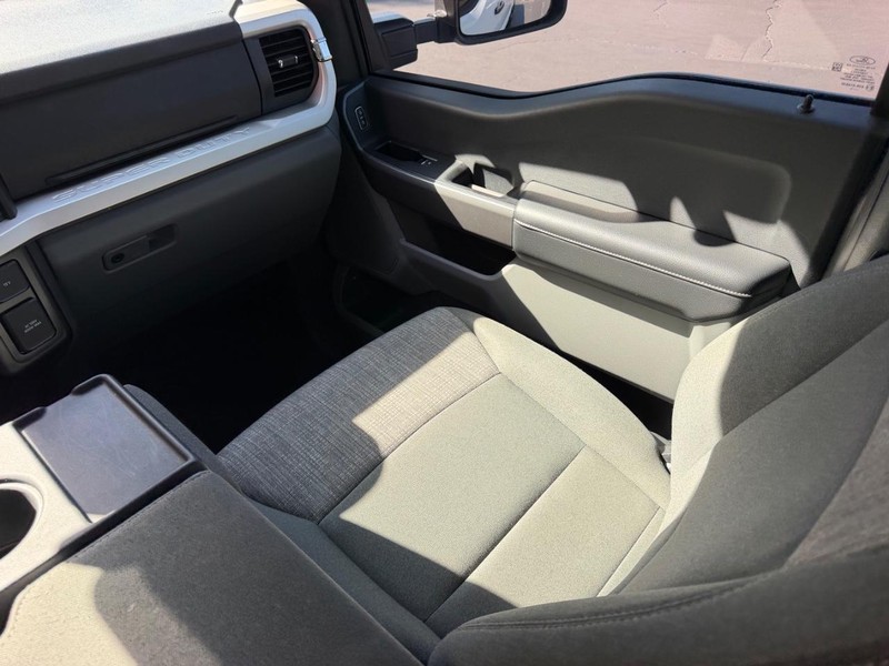 Ford Super Duty F-250 SRW Vehicle Image 14