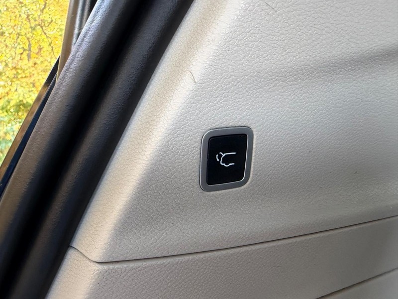 Chrysler Pacifica Vehicle Image 06