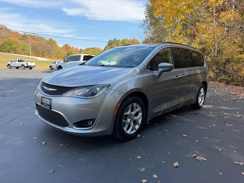 Chrysler Pacifica Vehicle Image 08