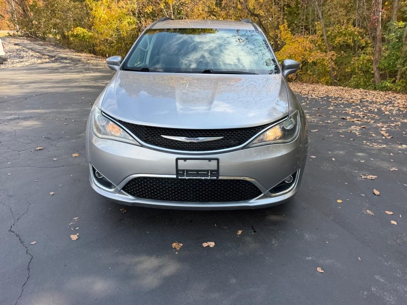 Chrysler Pacifica Vehicle Image 09