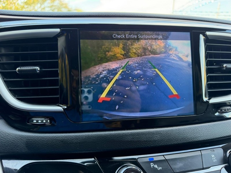 Chrysler Pacifica Vehicle Image 24