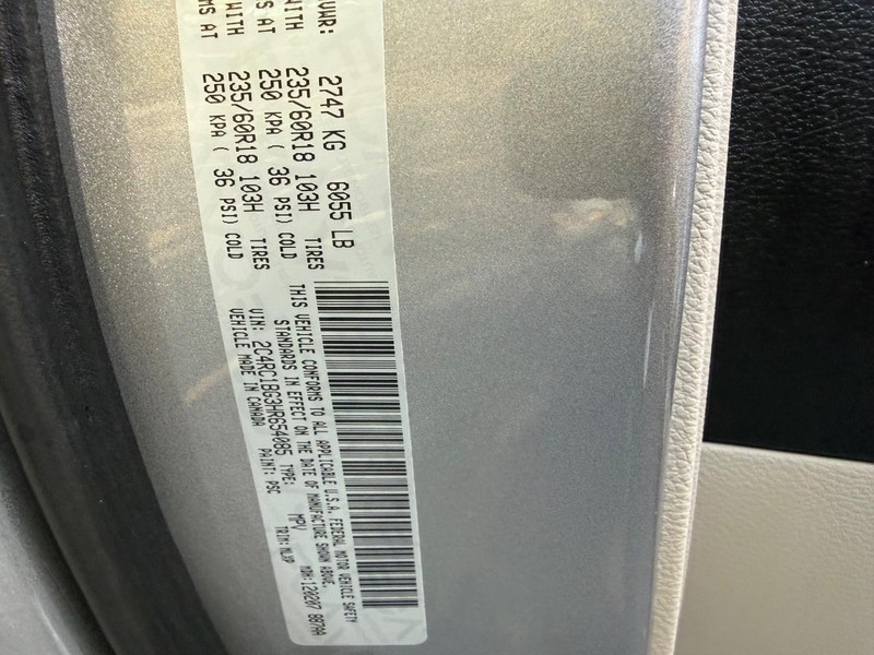 Chrysler Pacifica Vehicle Image 25