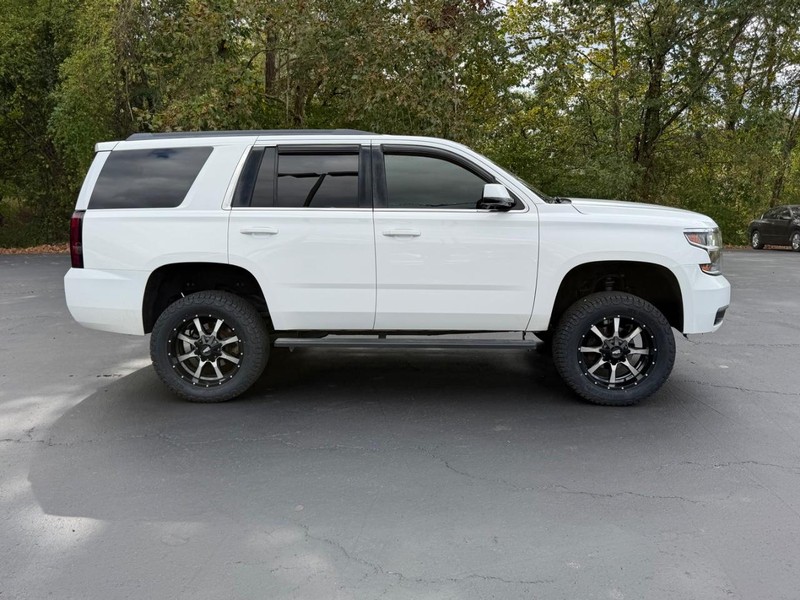 Chevrolet Tahoe Vehicle Full-screen Gallery Image 02