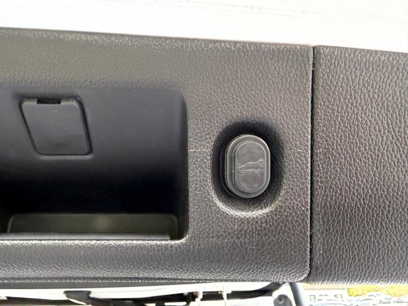Chevrolet Tahoe Vehicle Full-screen Gallery Image 06