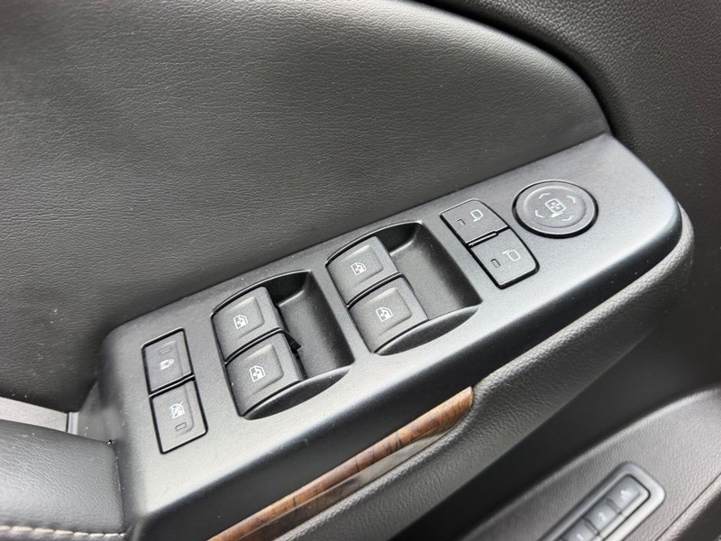 Chevrolet Tahoe Vehicle Full-screen Gallery Image 18